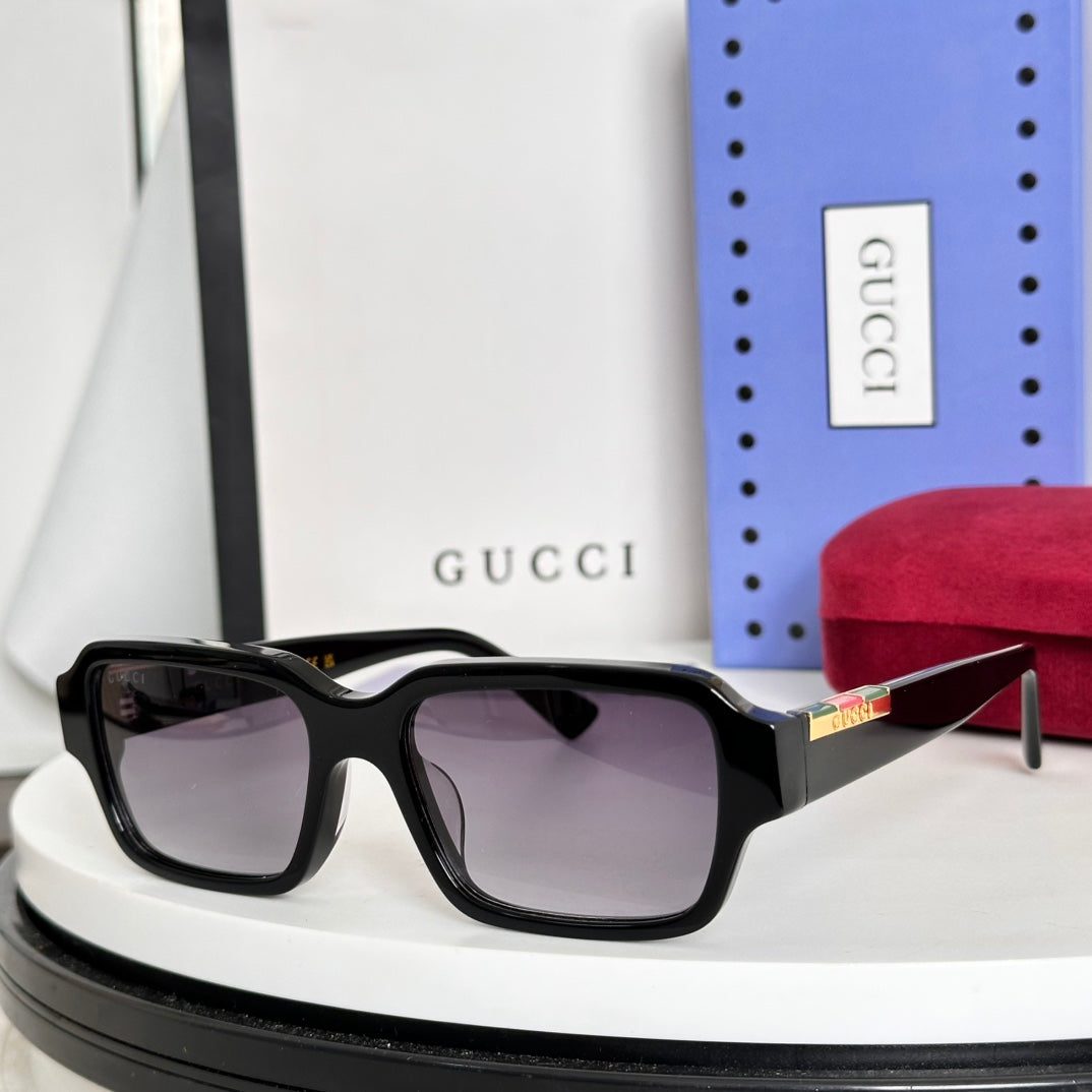 Gucci Sunglasses 679444