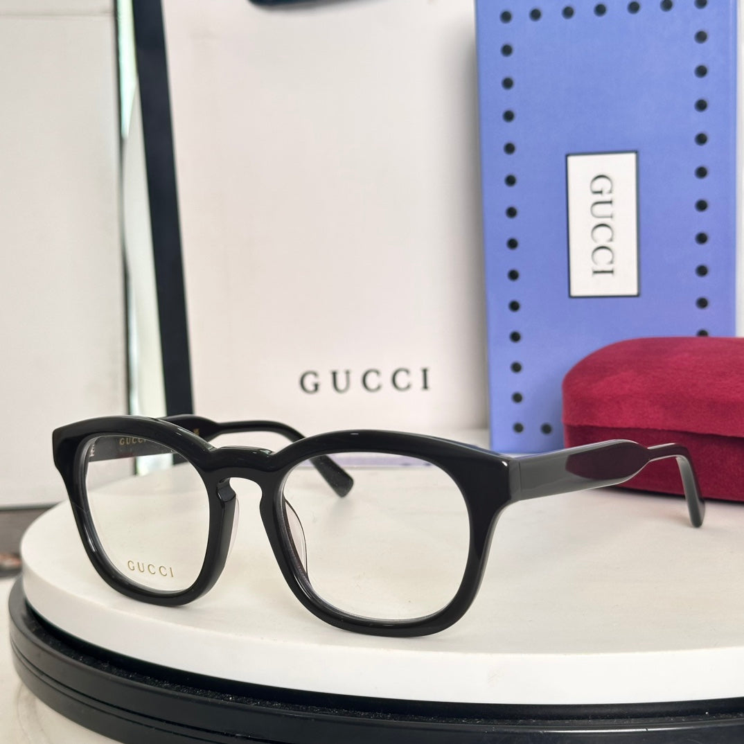 Gucci Sunglasses 690832