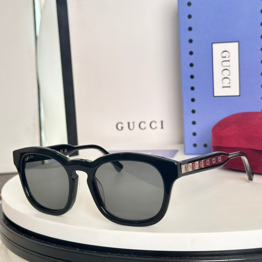 Gucci Sunglasses 690833