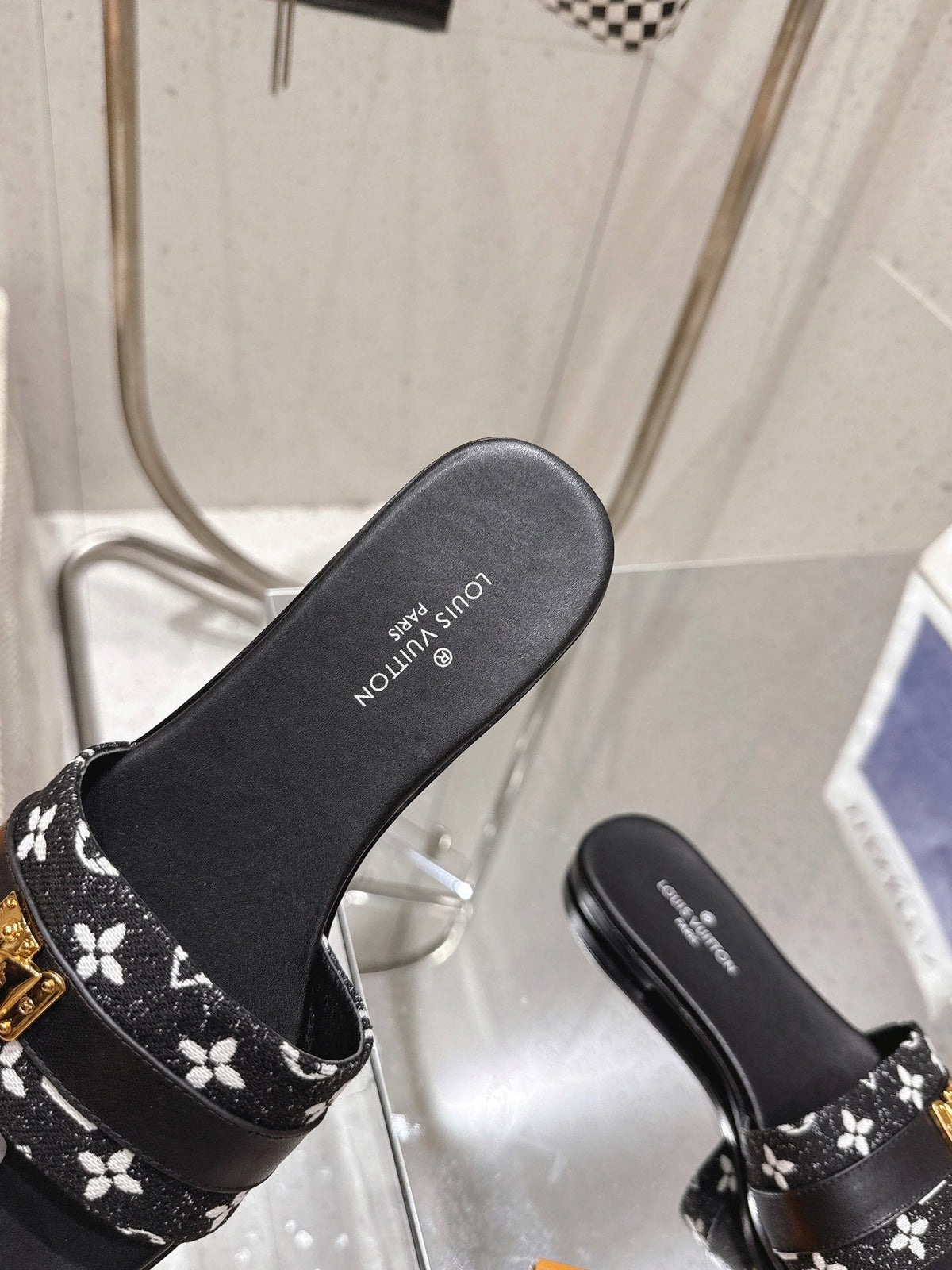 LV Flat Mules pairs raffia black monogram cowhide 383722