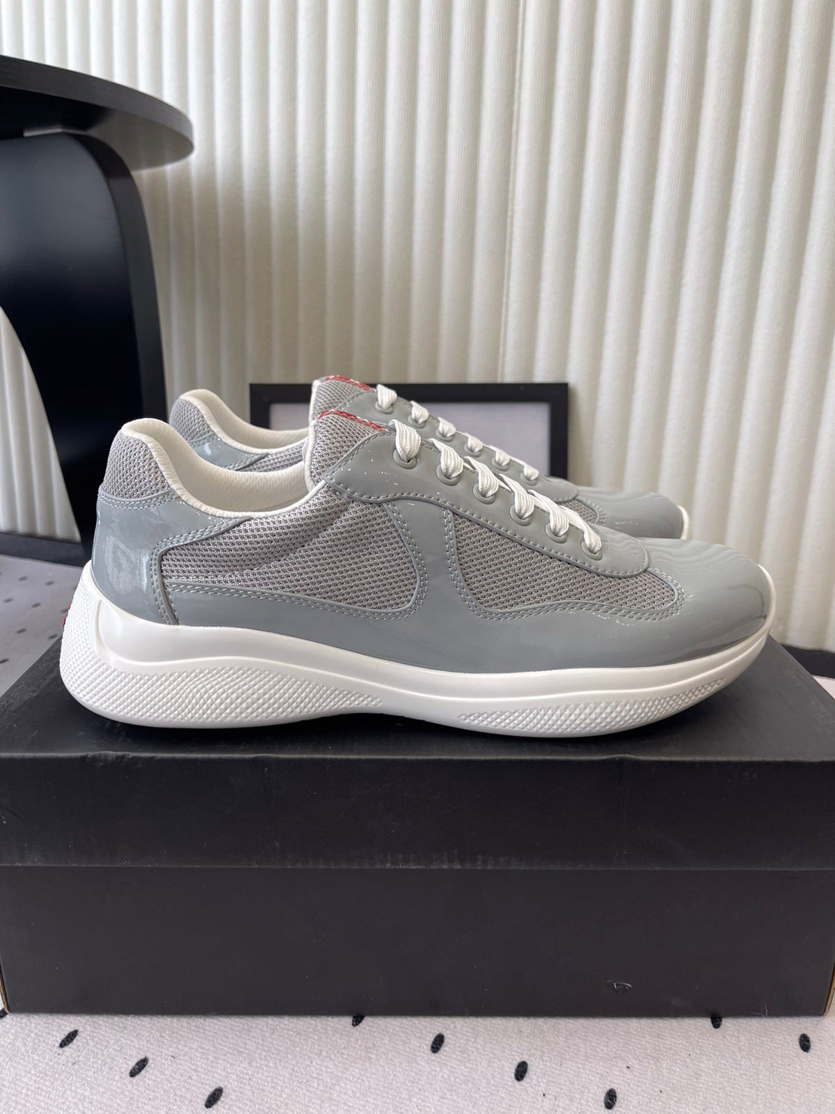 Pra 2025 Sneaker Glossy Gray Patent Leather Mesh 554583