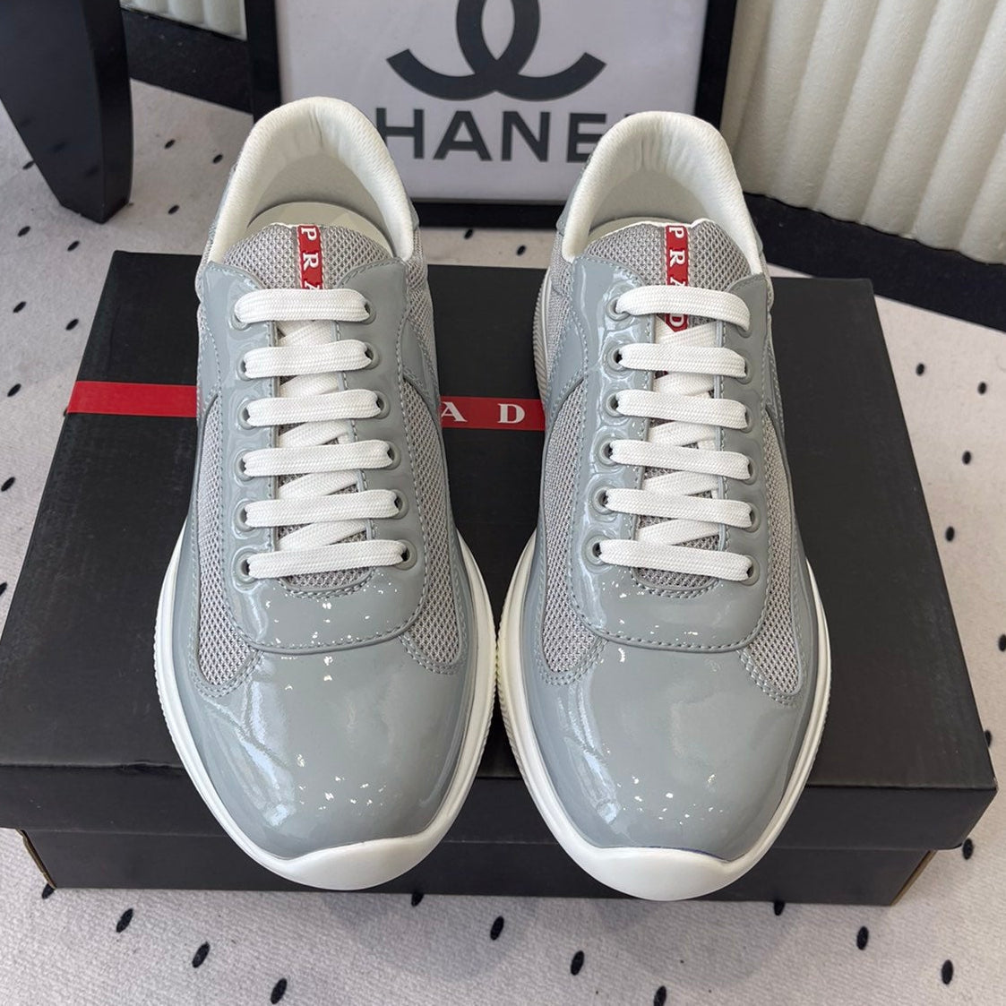 Pra 2025 Sneaker Glossy Gray Patent Leather Mesh 554583