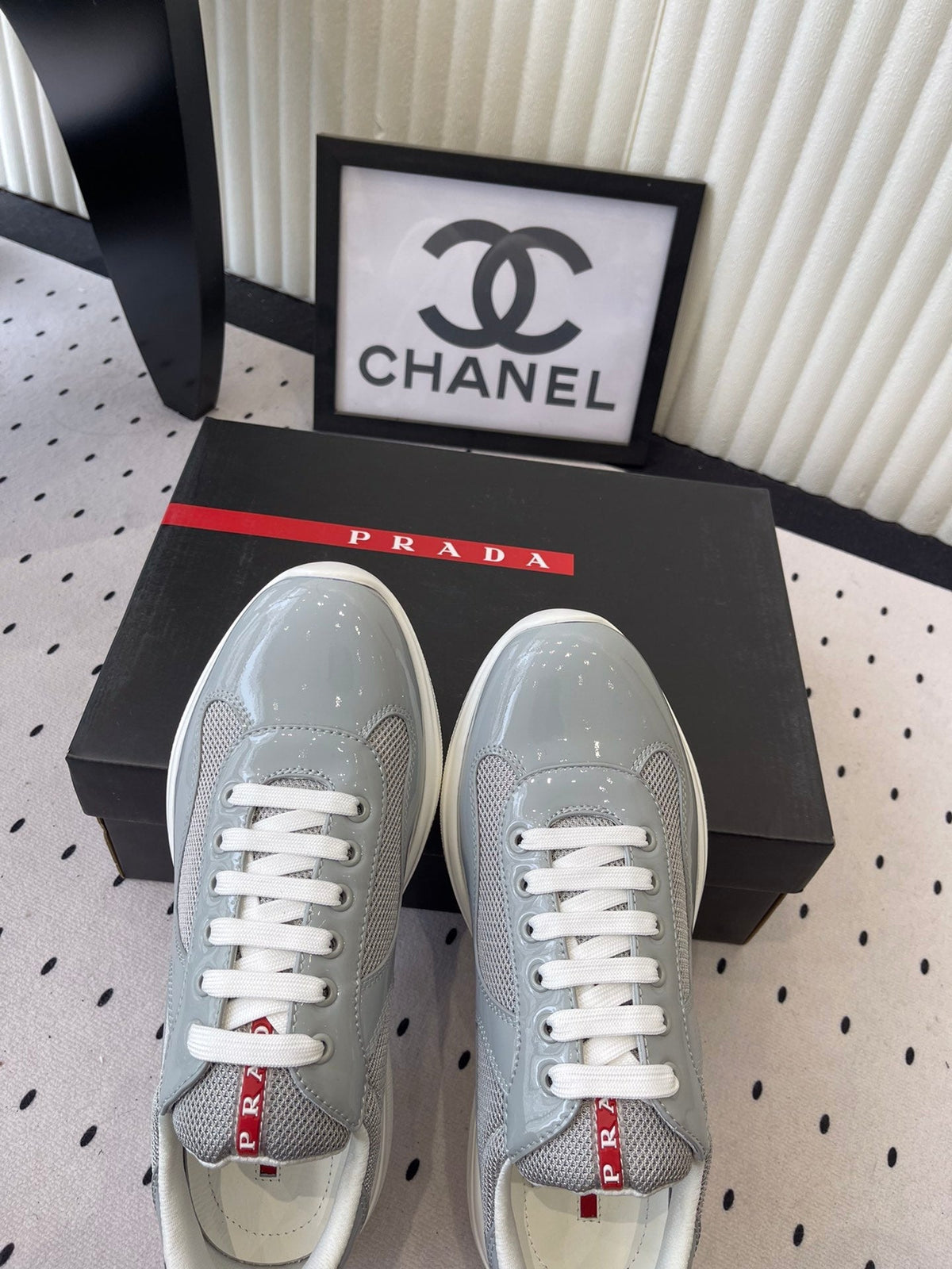 Pra 2025 Sneaker Glossy Gray Patent Leather Mesh 554583