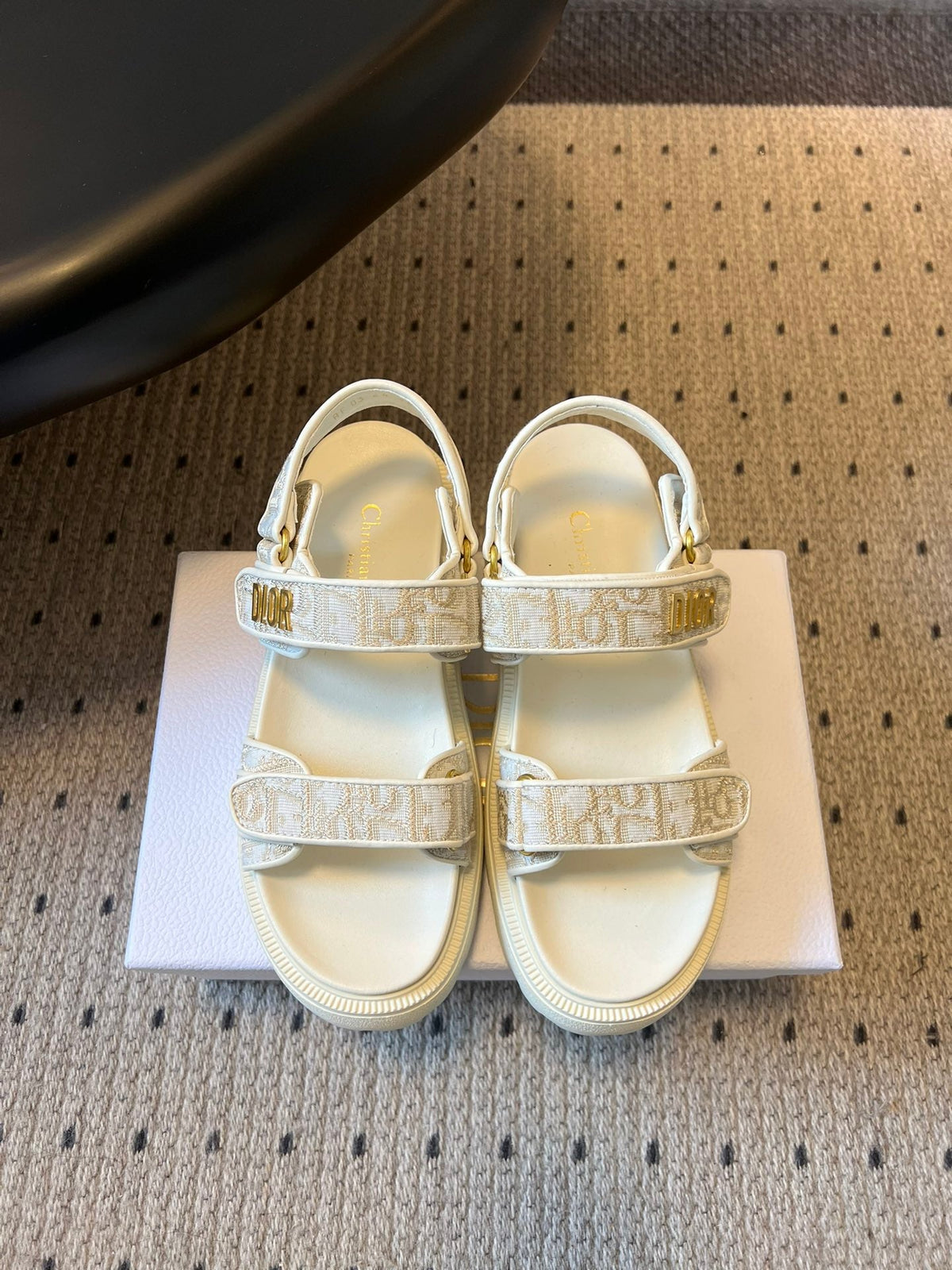 CD 26 Platform Sandals White Beige Sheepskin Embroidered Fabric 621797