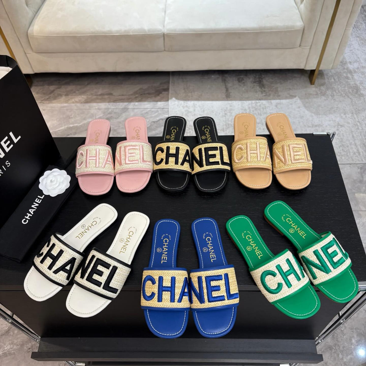 CC 25 Mule Raffia Large Logo