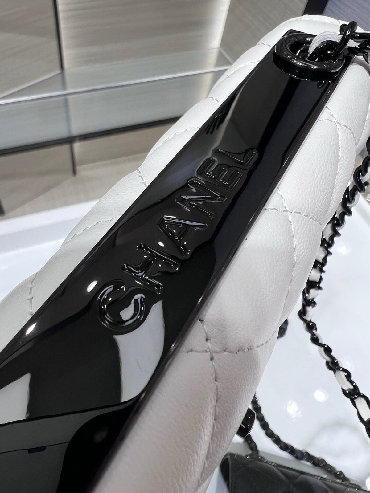 CC WOC 19 WHITE LAMBSKIN BLACK HARDWARE