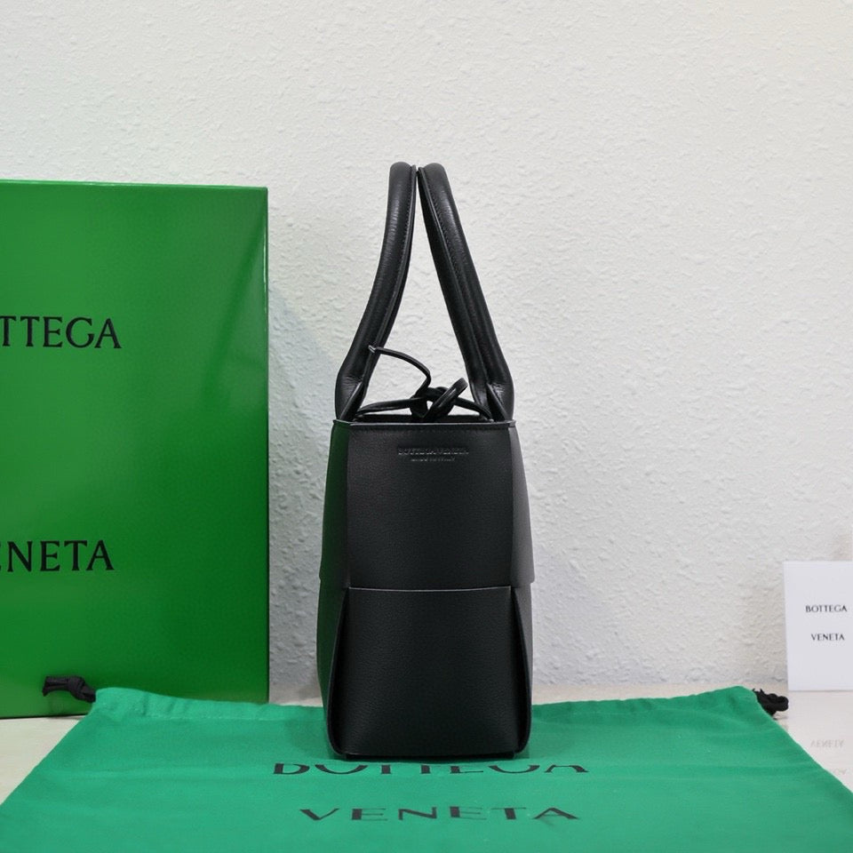 BV Pre-Owned Arco Tote Bag Black Cowhide