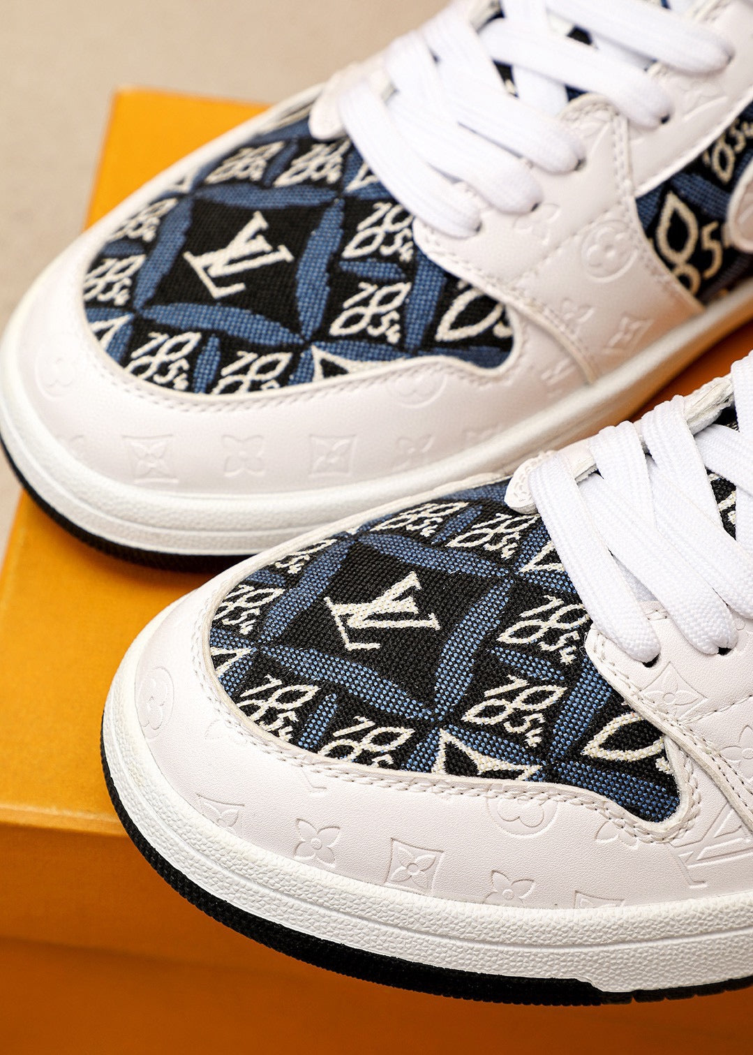 AIR FORCE LV MONOGRAM SNEAKER WHITE BLACK