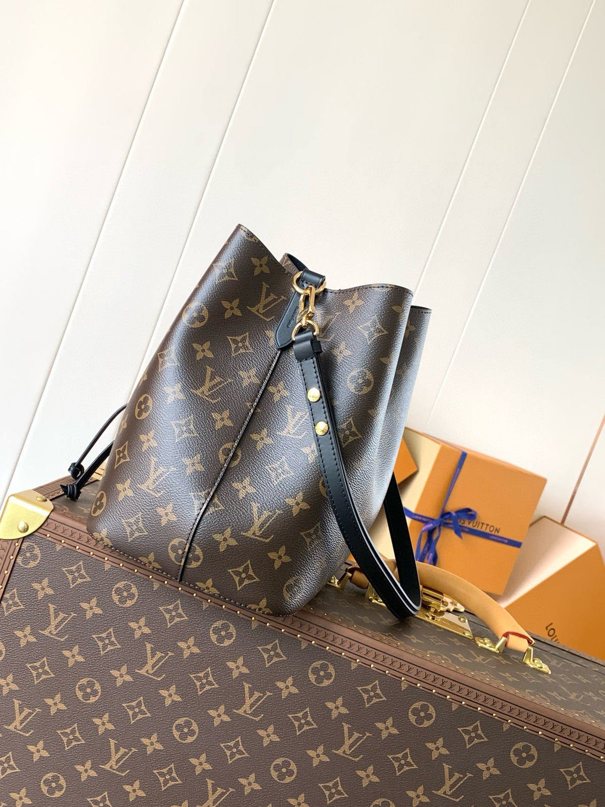 LV 26 Neonoe MM Monogram Brown Cowhide