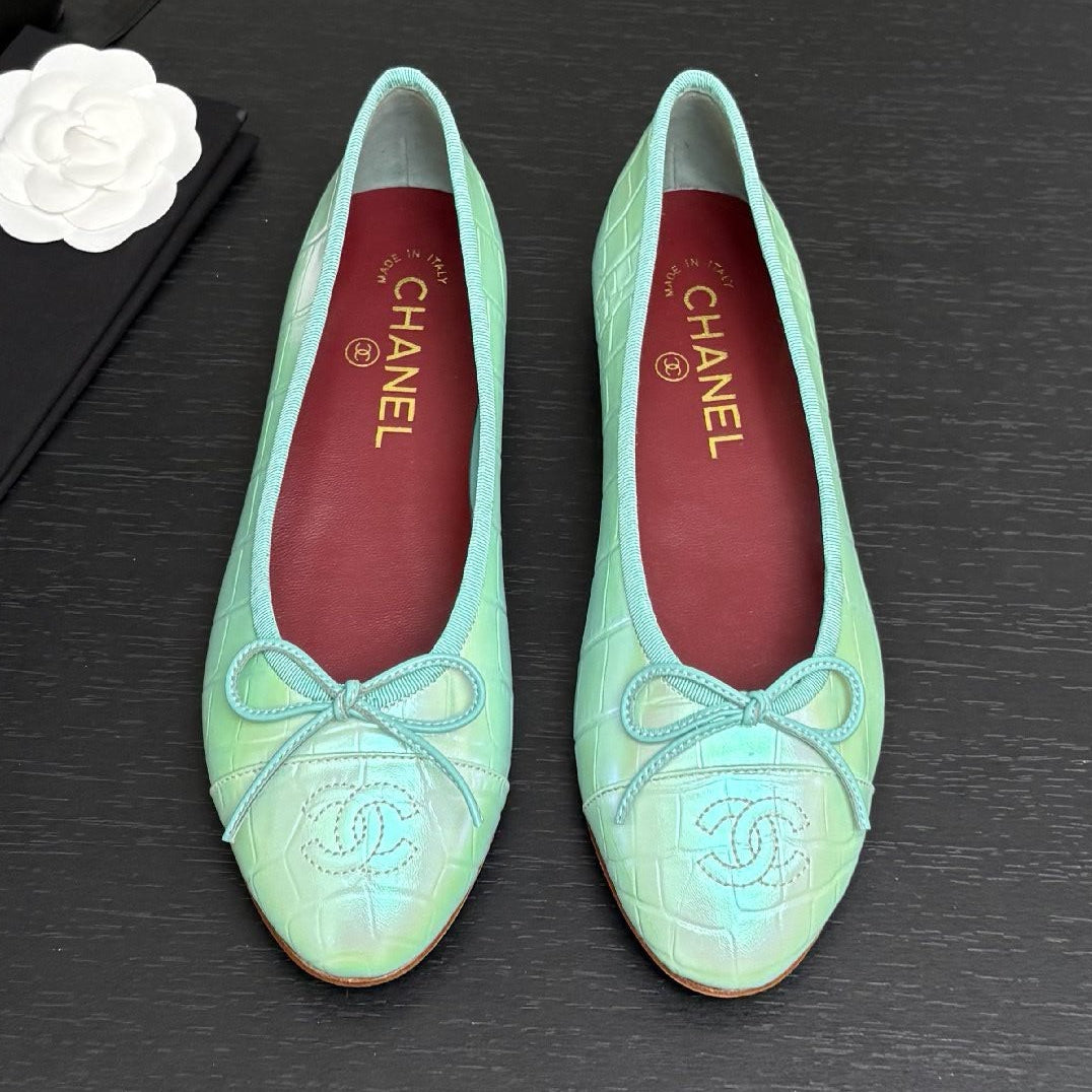 Chanel 2026 Two-Tone Shoe Cowhide 168113