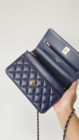 CC handle bag 19 dark blue caviar