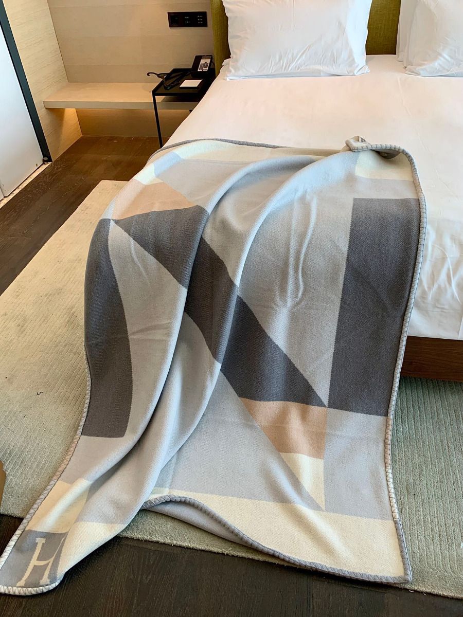 HM Drapeau Blanket Acier and Perle Wool Cashmere