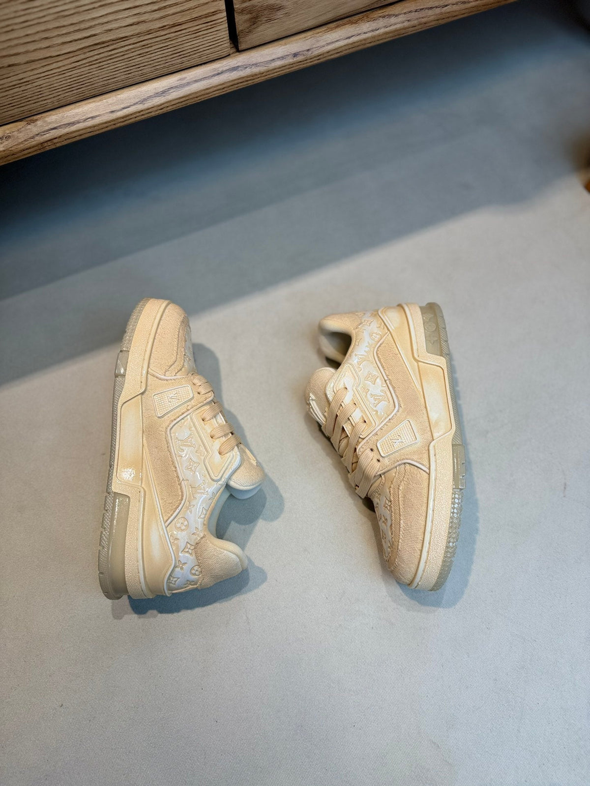 LV TRAINER MONOGRAM DENIM WHITE BEIGE SNEAKE