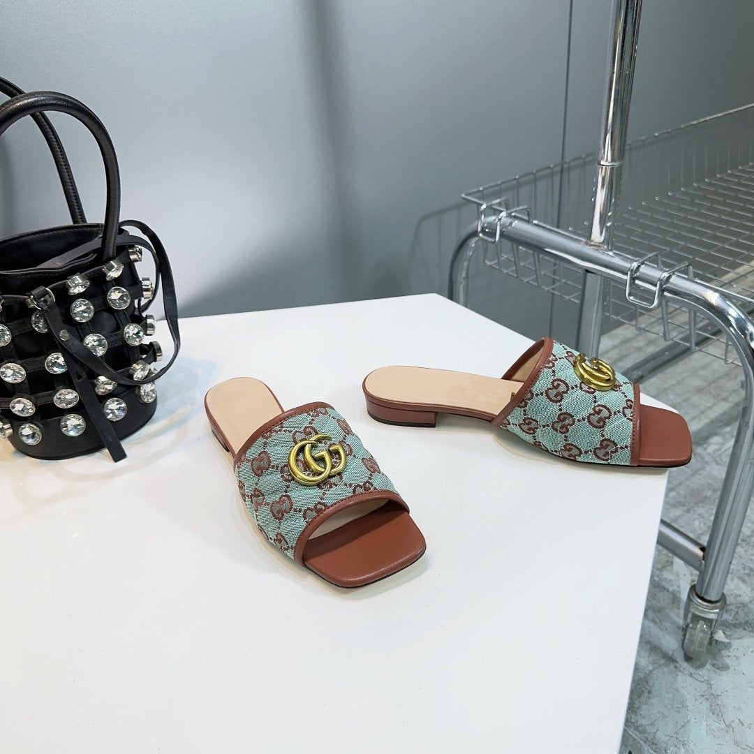 GG MATELASSÃ‰ CANVAS SLIDES LIGHT GREEN