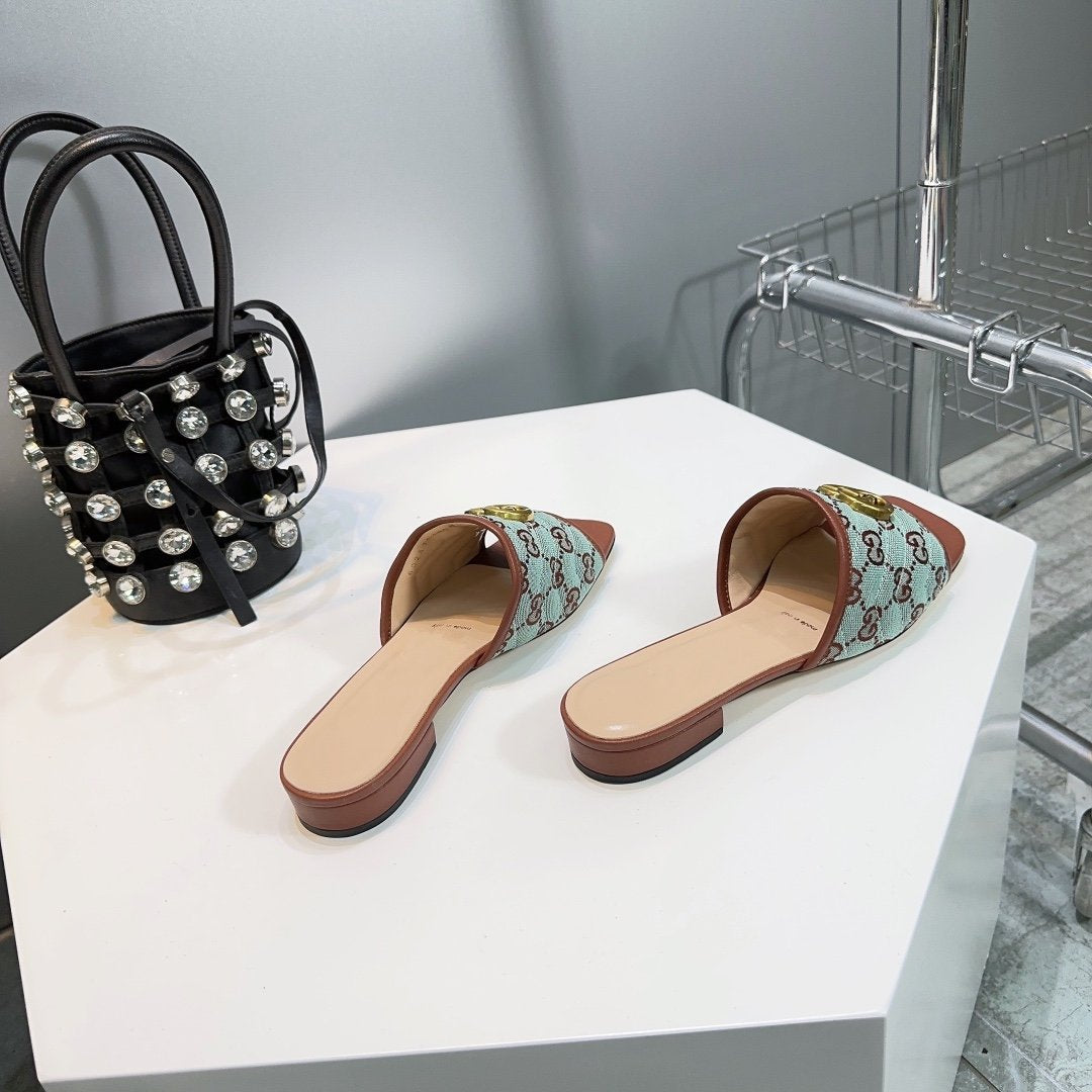 GG MATELASSÃ‰ CANVAS SLIDES LIGHT GREEN