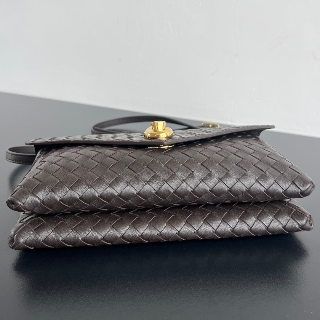 BV Knot Lock 25cm Bag Intecciato Leather 539793