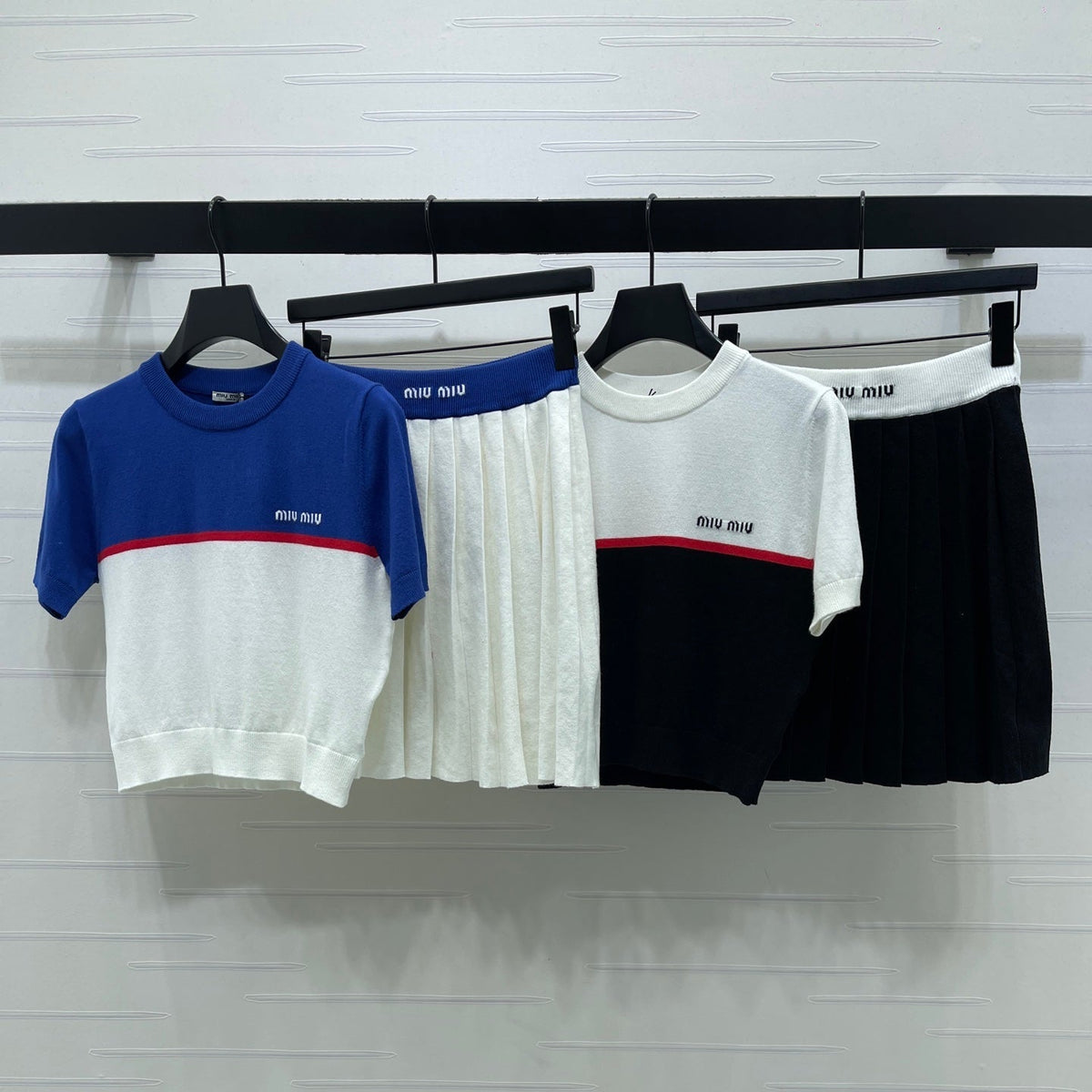 Miumiu 2026 Crew Neck Knit Short-sleeved Pleated Skirt Set Wool 352667