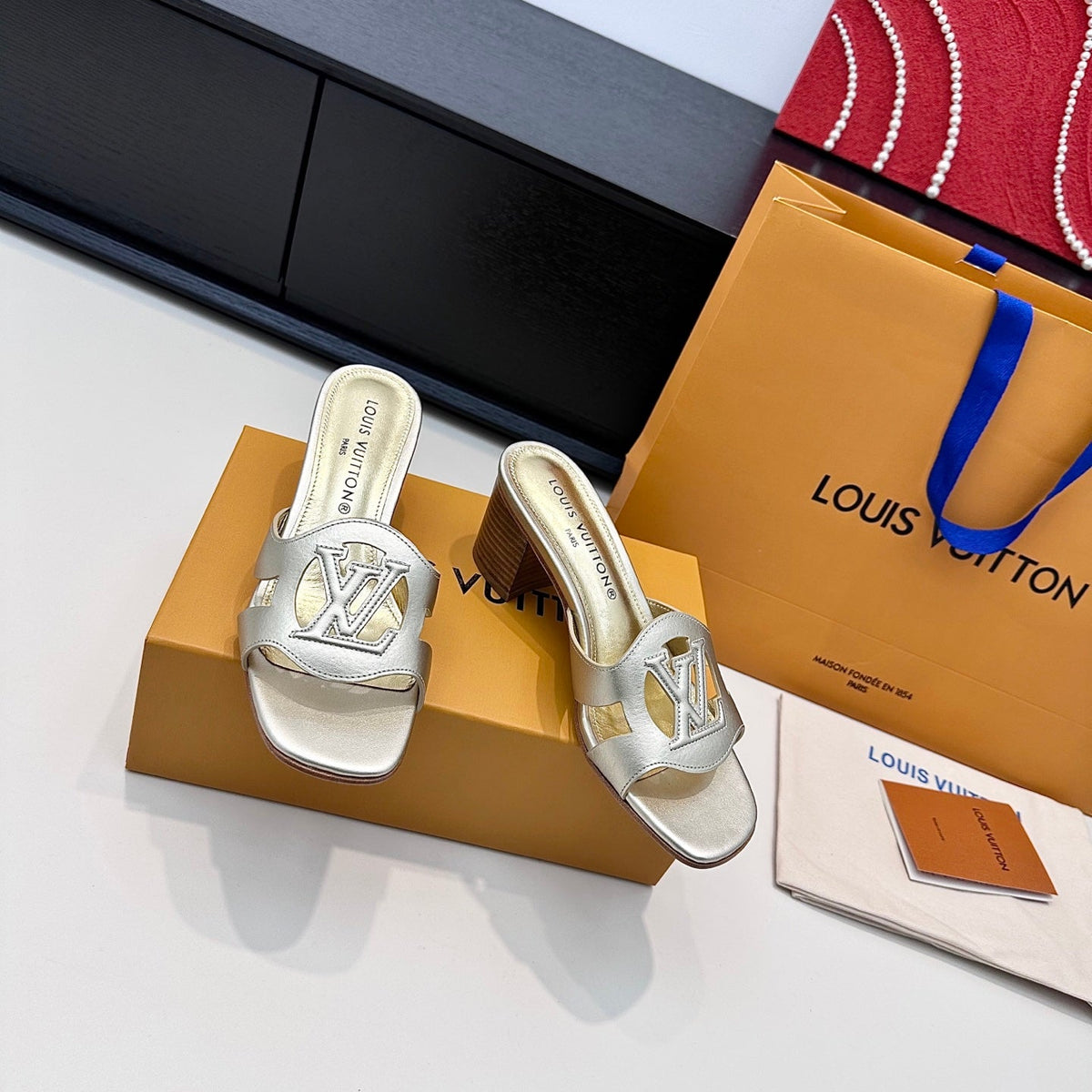 Louis Vuitton 2026 LV Isola Mules Leather 787764