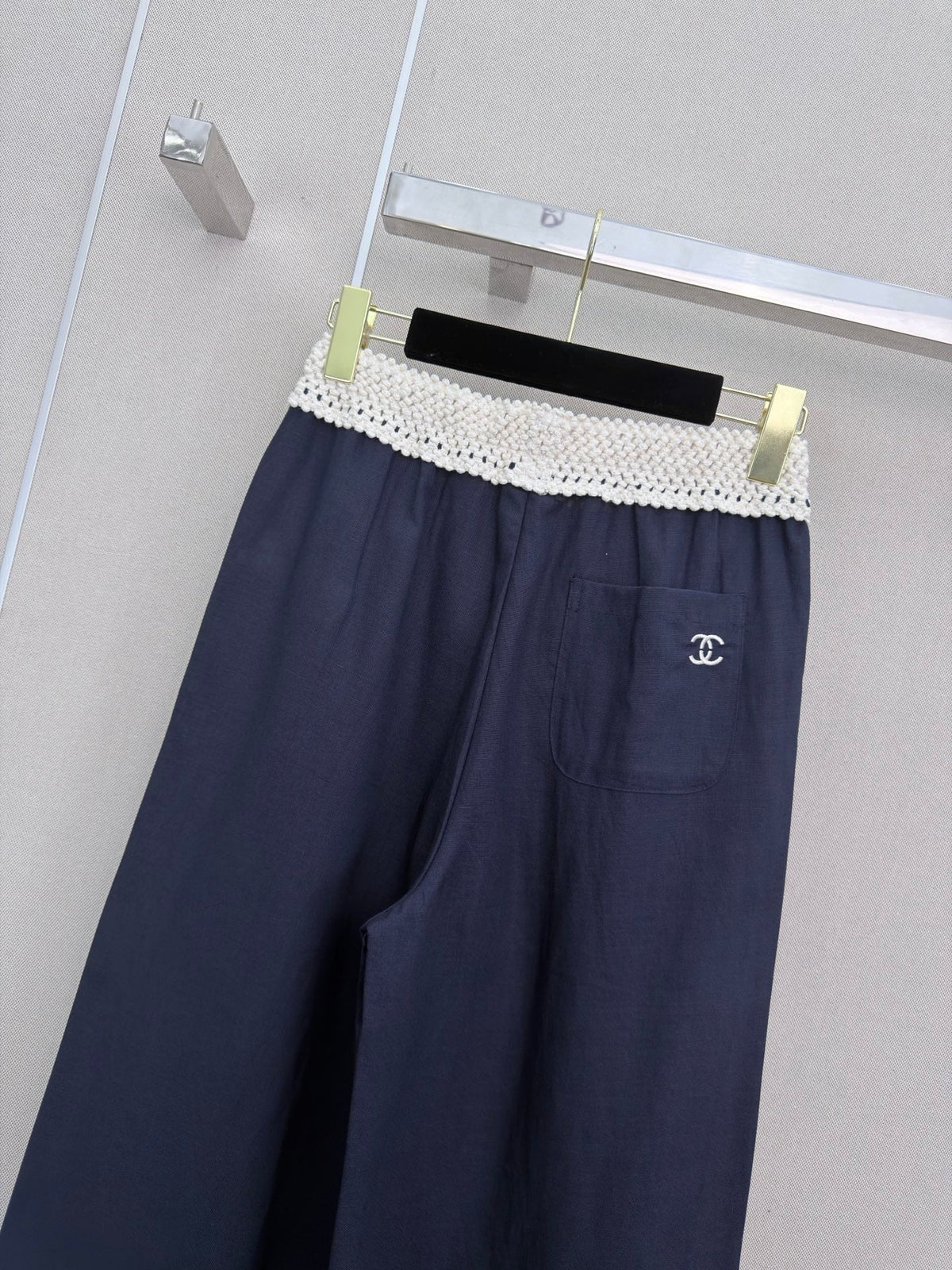 Chanel 2026 Wide-leg Trousers With Unique Waist Tencel Linen 377055