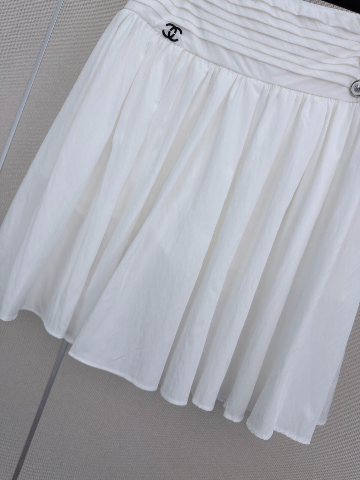 Chanel 2026 High-waisted Midi Skirt With Double C Logo Embellishment 353895