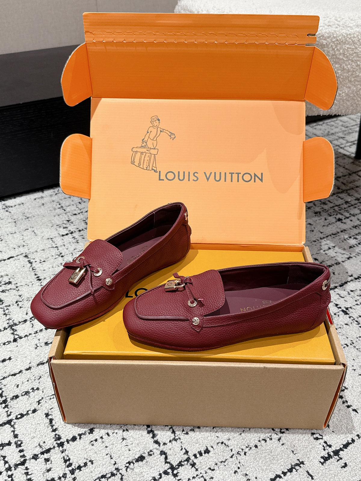 LV Flat-soled lock loafers burgundy cowhide 383376