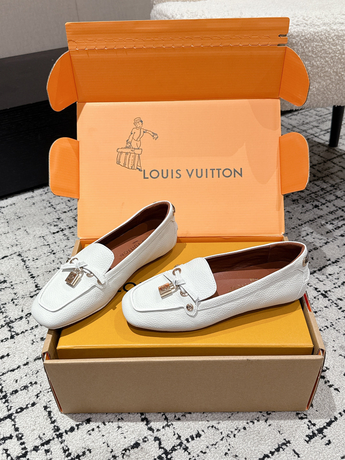 LV Flat-soled lock loafers white cowhide 383378