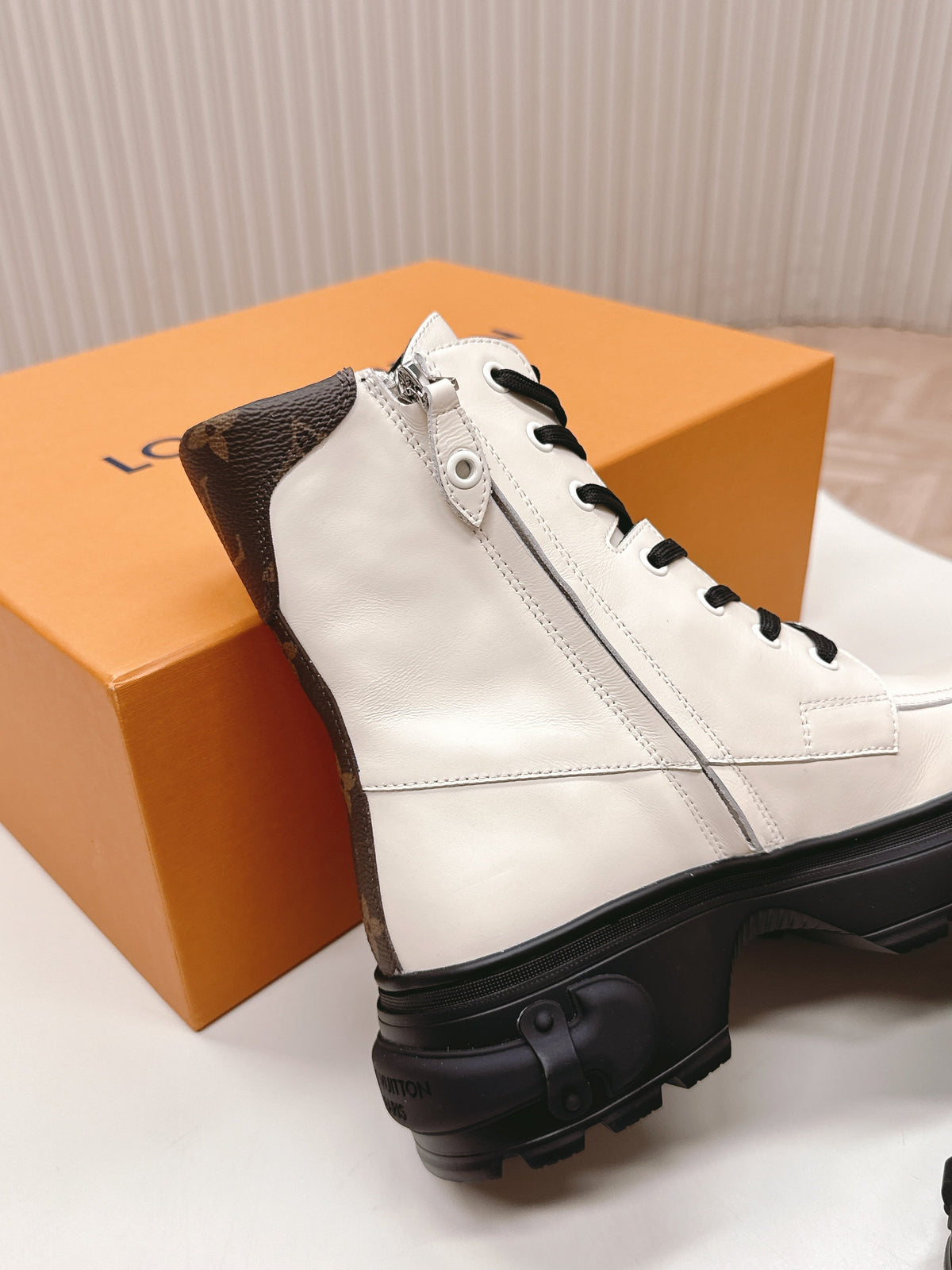 LV 2026 Martin Boot With Heart-shaped White Calfskin 595468