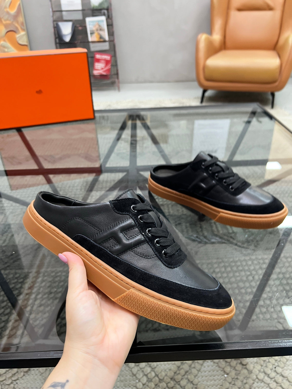 HM Men's Keep Mule Black Cowhide 708687