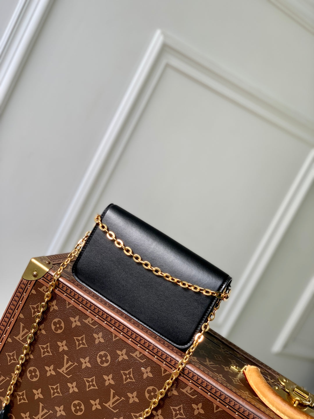 Wallet On Chain LV Bloom 20cm Black Calfskin 250365