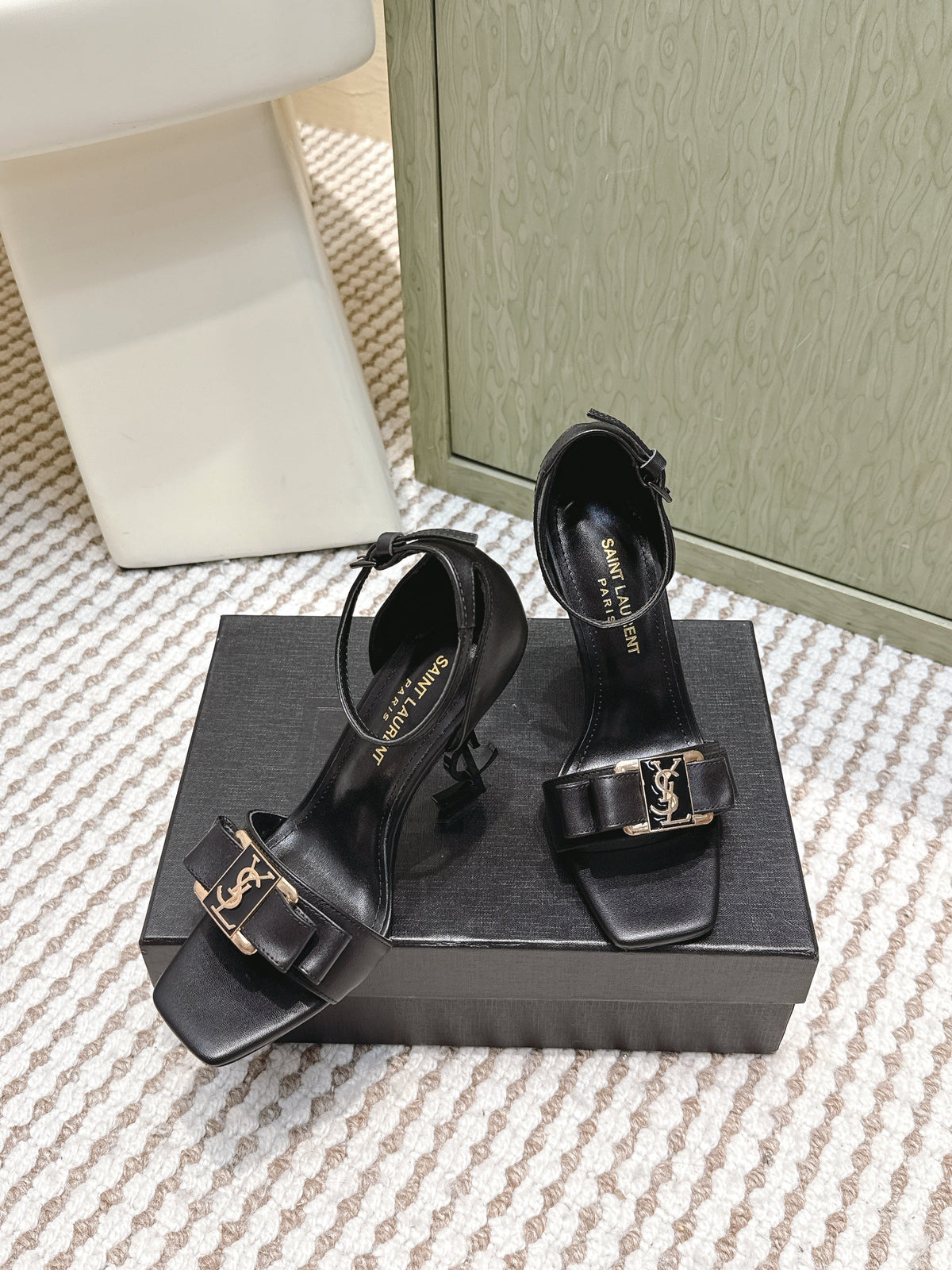 YSL 26ss High-Heeled Sandals 85 Black Leather 654679