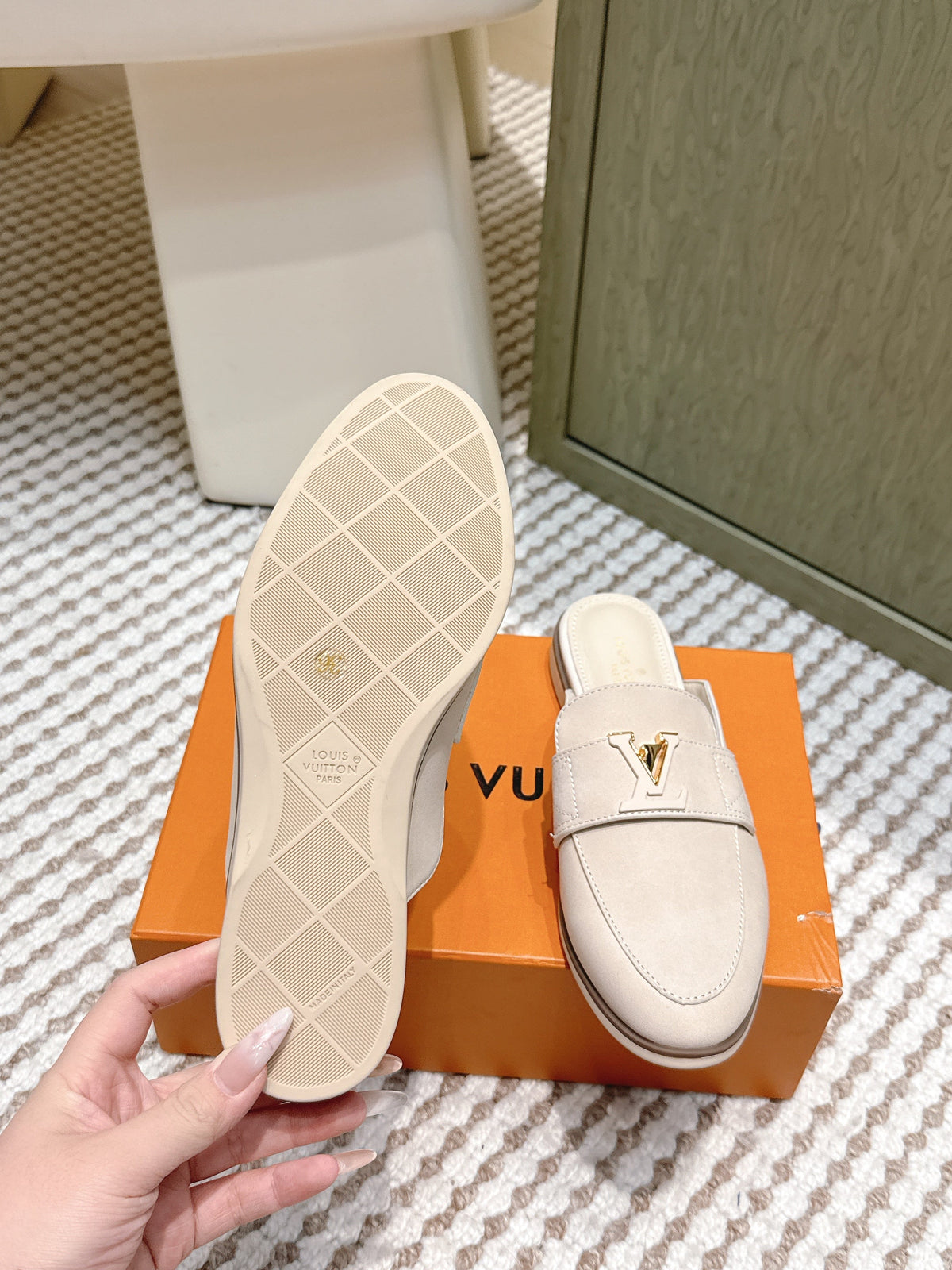 LV 26ss Mule Light Beige Suede 657812