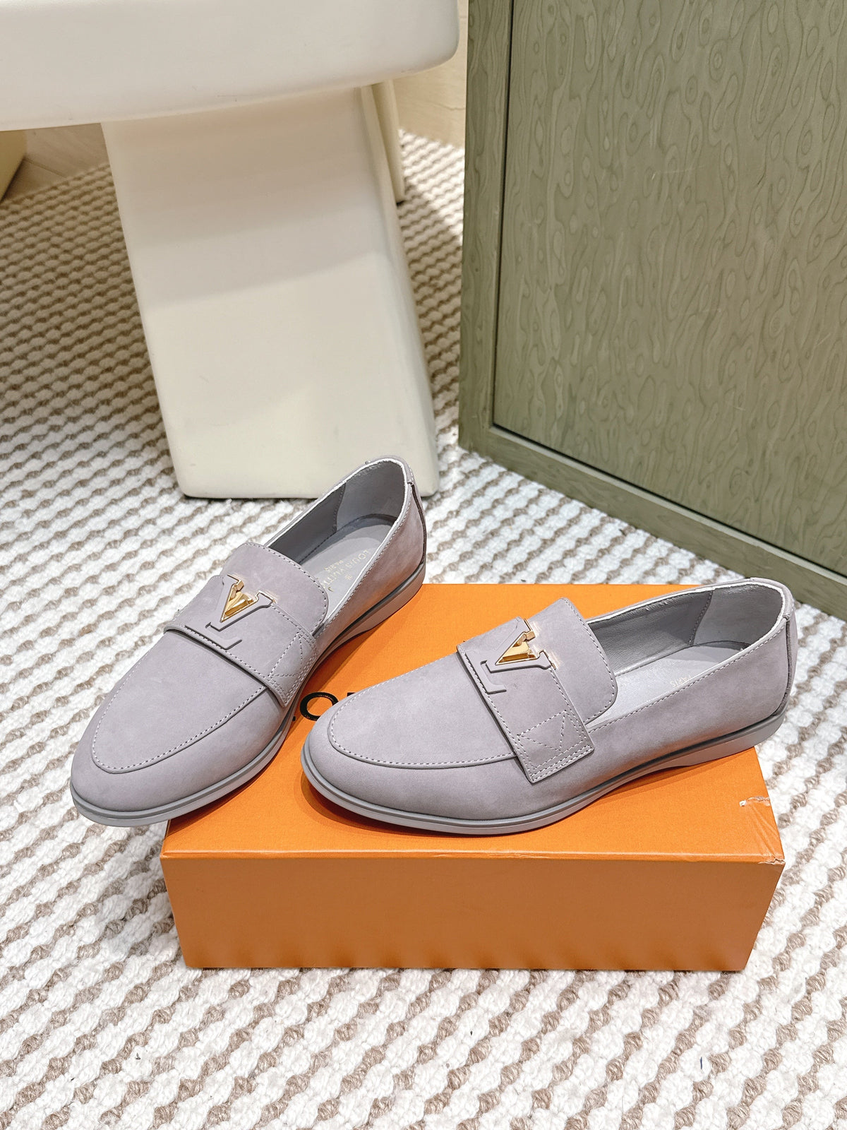 LV 26ss Loafers Gray Suede 657815