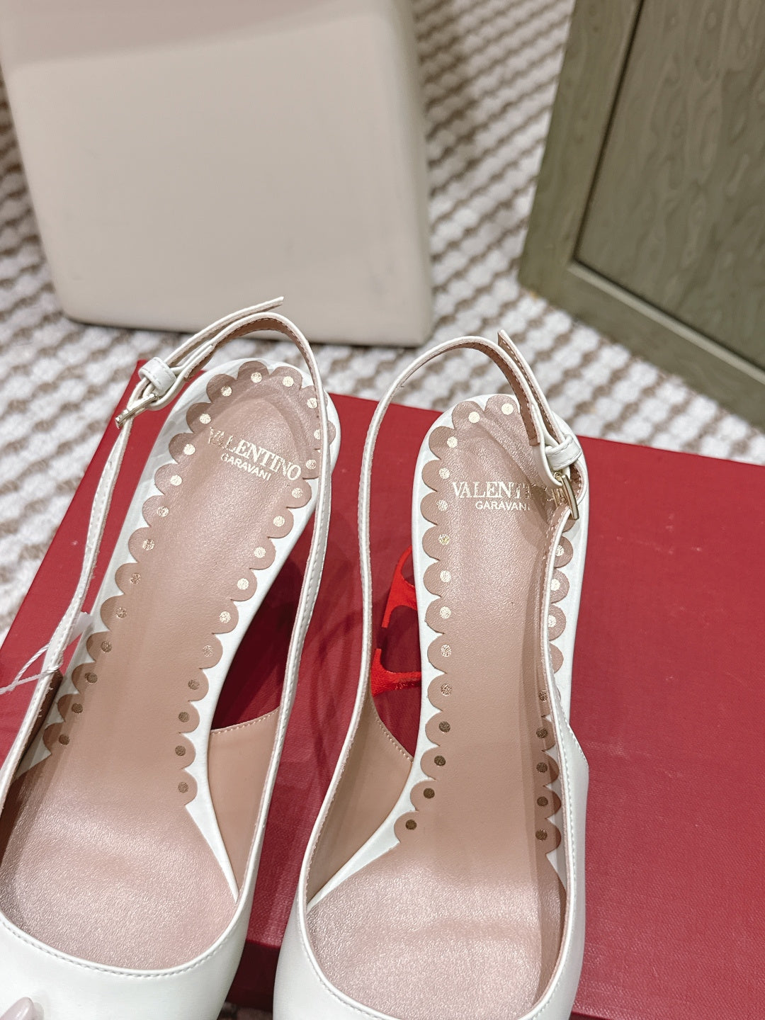VT 26s Slingback 70 White Patent Calfskin 612248
