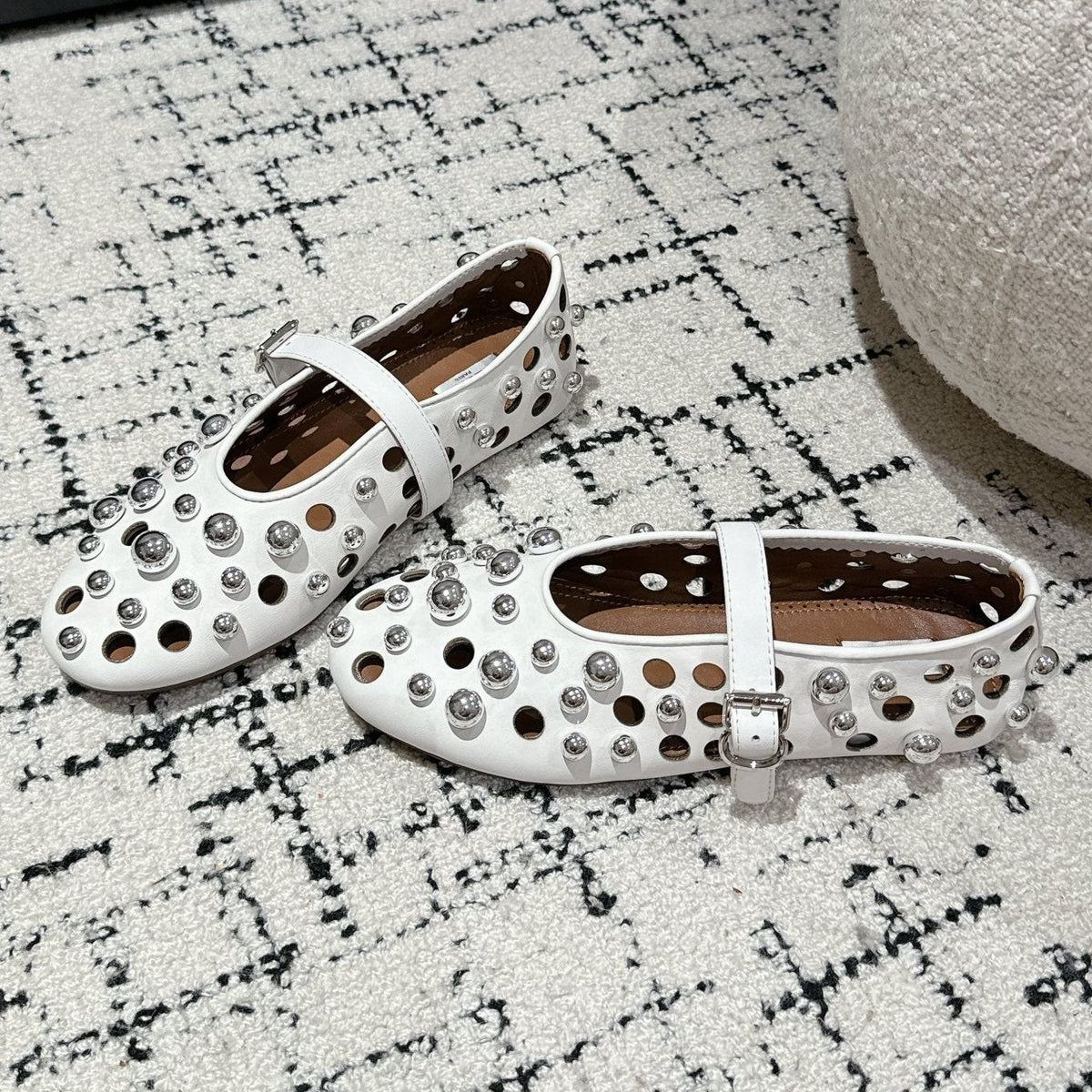 ALAIA PEARL MARY JANE SHOES IN WHITE LAMBSKIN
