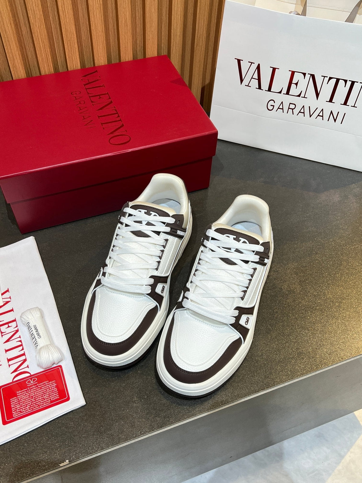 VT 25S Couple Sneakers White Chocolate Calfskin 563115