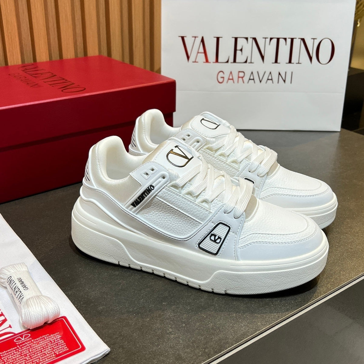 VT 25S Couple Sneakers White Calfskin 563122