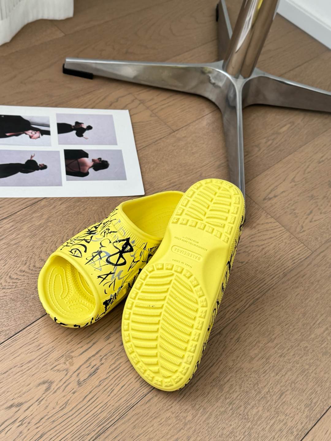 POOL GRAFFITI CROCS SLIDE SANDALS IN YELLOW AND BLACK RUBBER