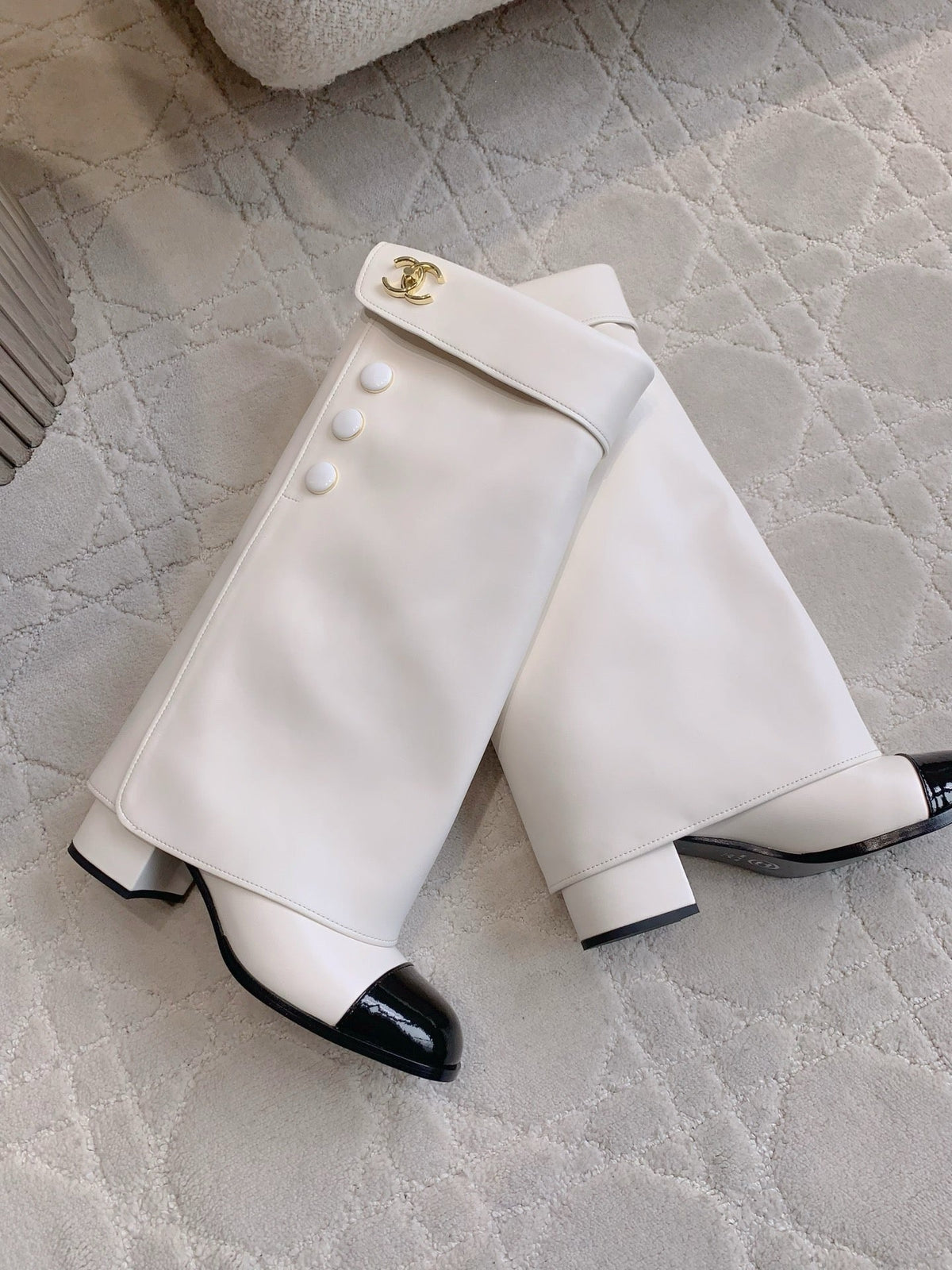 CC 25 Buttoned Boot White Calfskin 516647