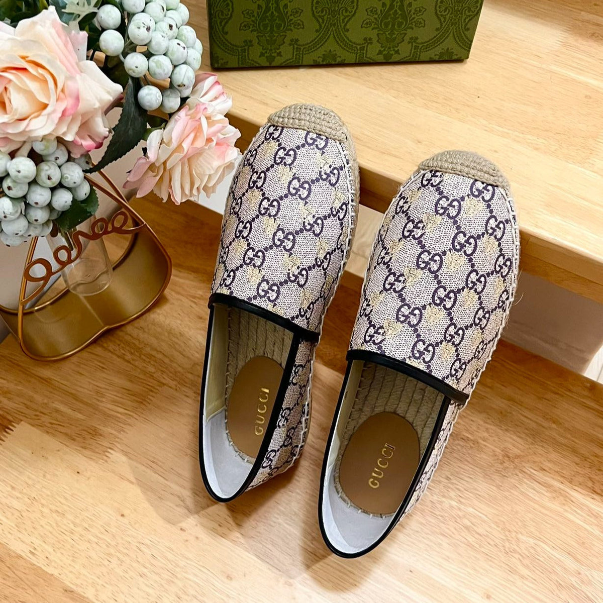 GG  Supreme Flat Shoes White Caro