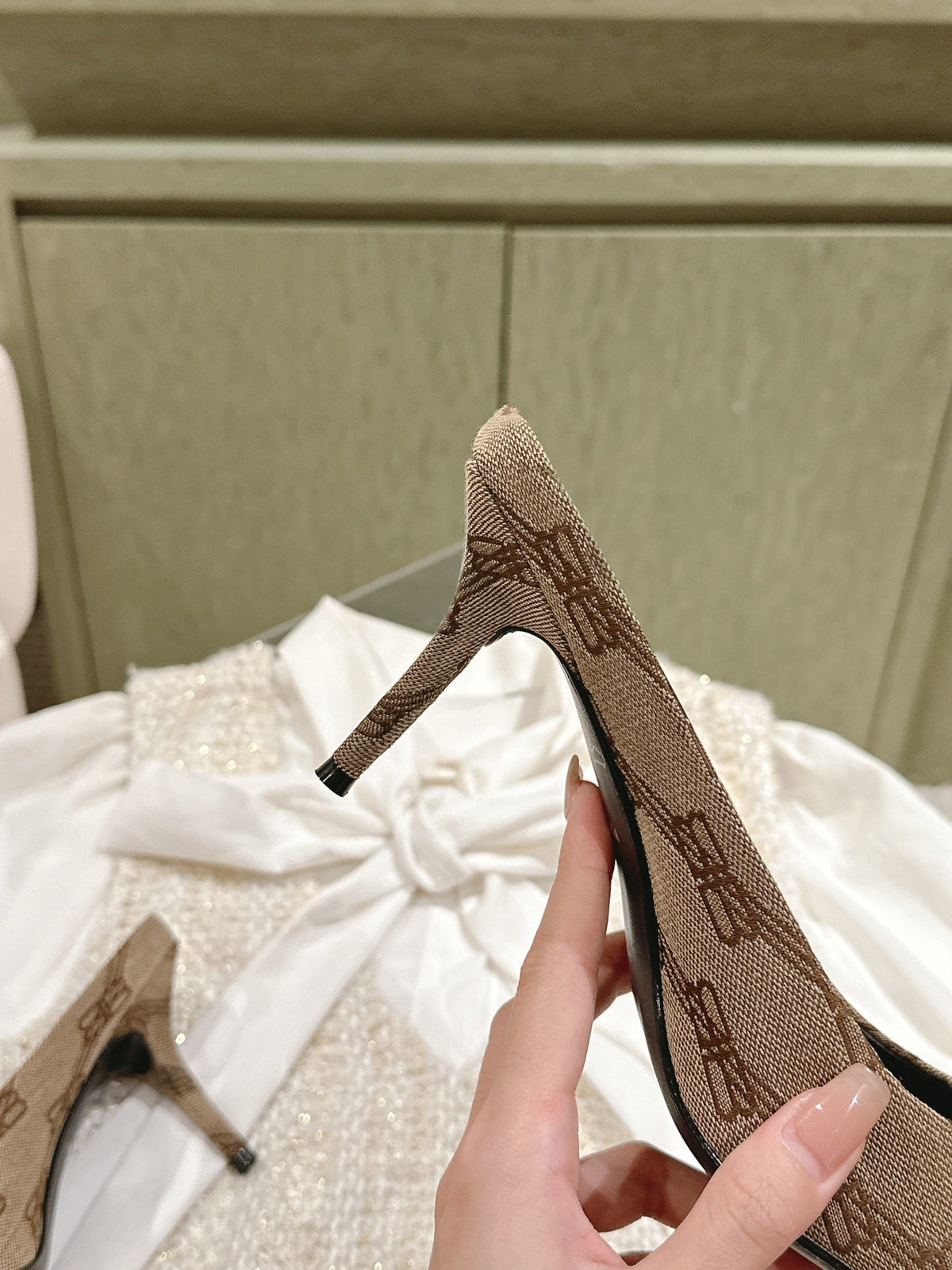 POINTED HIGH MULES IN BEIGE MONOGRAM JACQUARD FABRIC