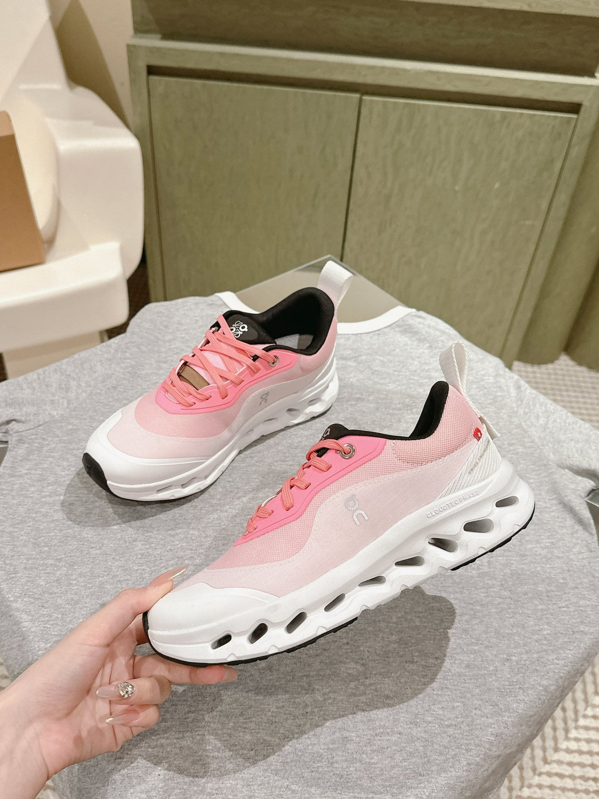 Loewe 2025  x Running Cloudtilt2.0 Sneaker White Pink Mesh Rubber 556020