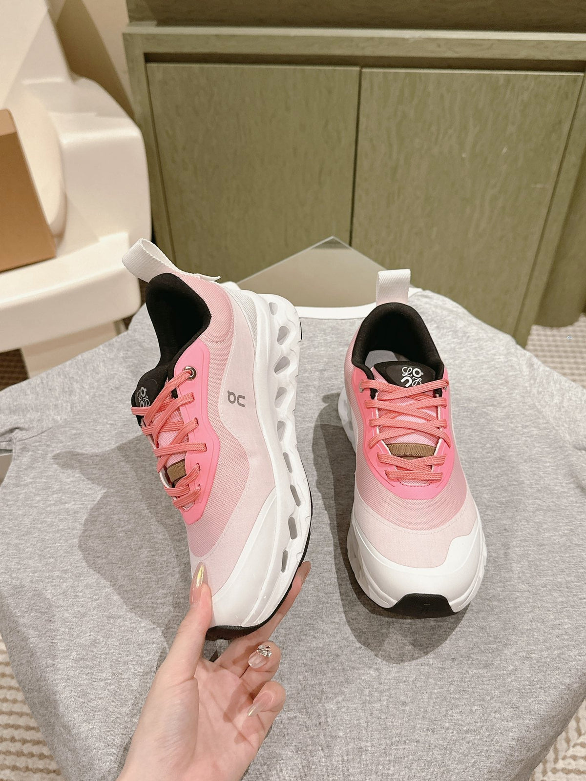 Loewe 2025  x Running Cloudtilt2.0 Sneaker White Pink Mesh Rubber 556020