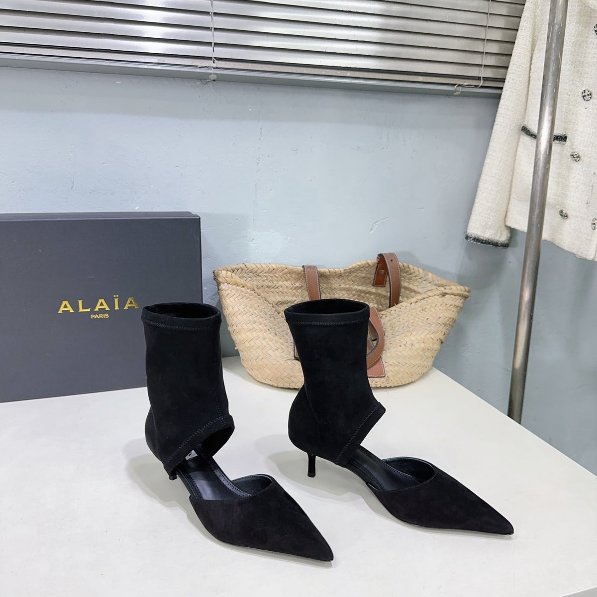 Alaia's new fall/winter ankle boots black suede 388513