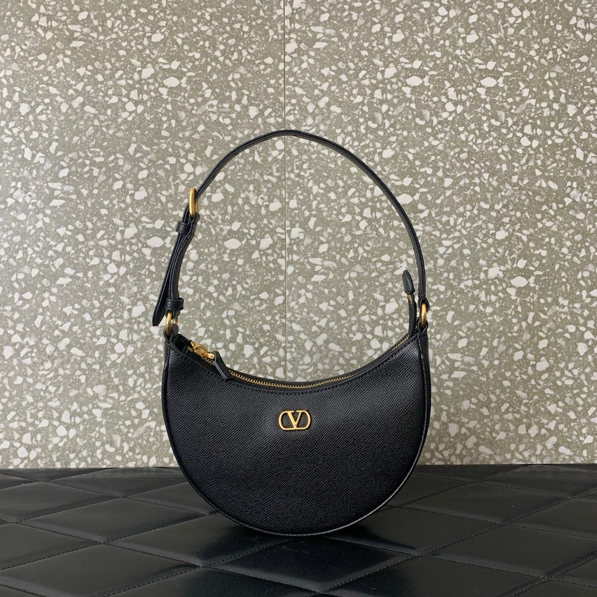 VA GARAVANI VLOGO mini HOBO bag black calfskin 566882