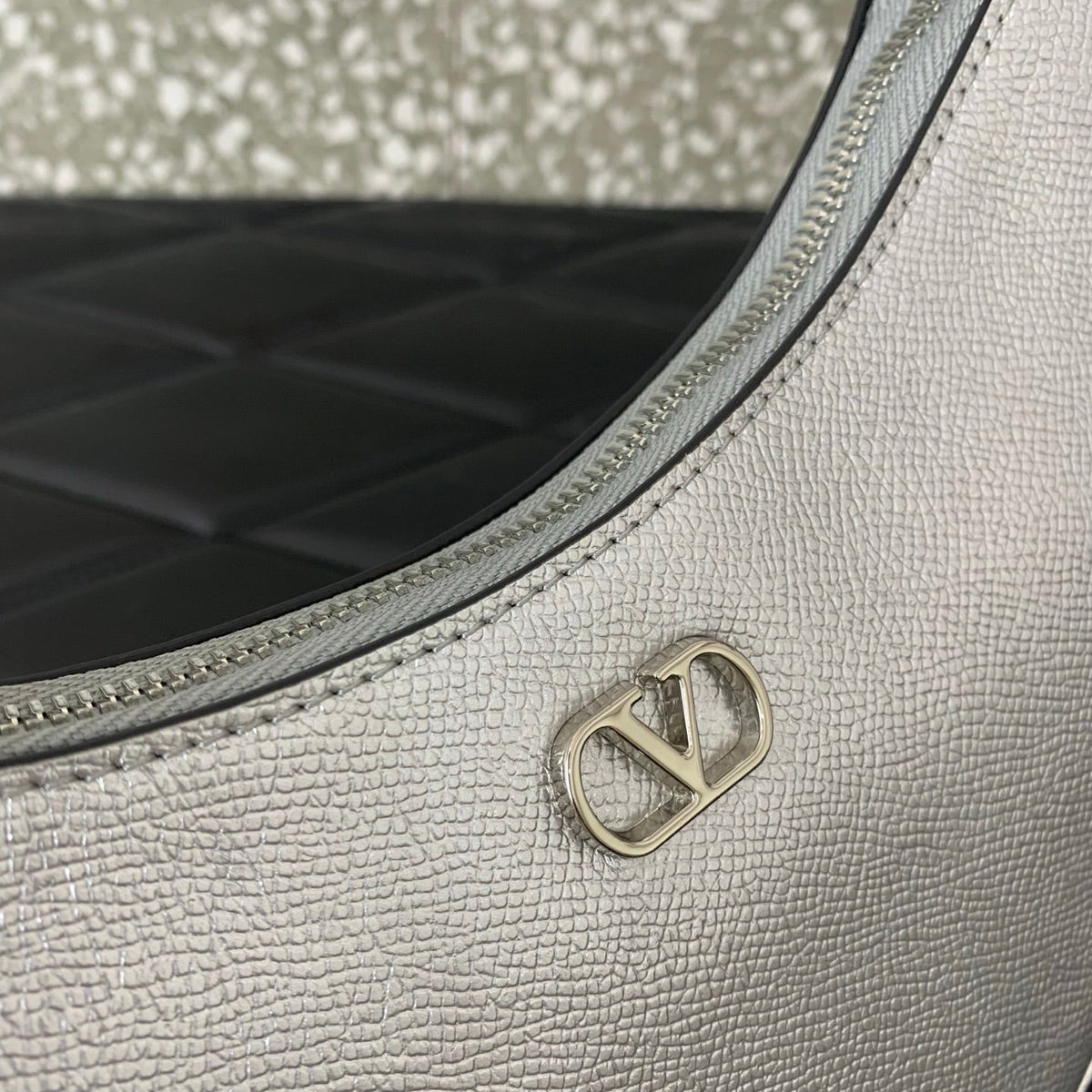 VA GARAVANI VLOGO mini HOBO bag sliver calfskin 566881