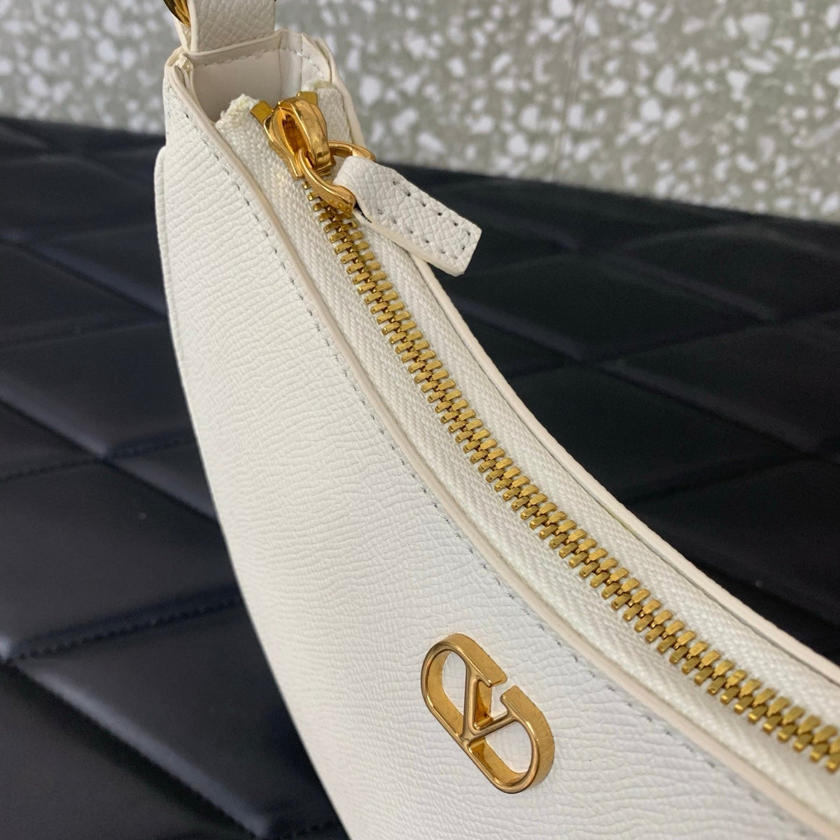 VA GARAVANI VLOGO mini HOBO bag white calfskin 566878