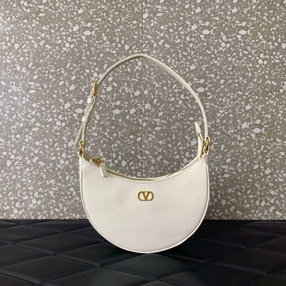VA GARAVANI VLOGO mini HOBO bag white calfskin 566878