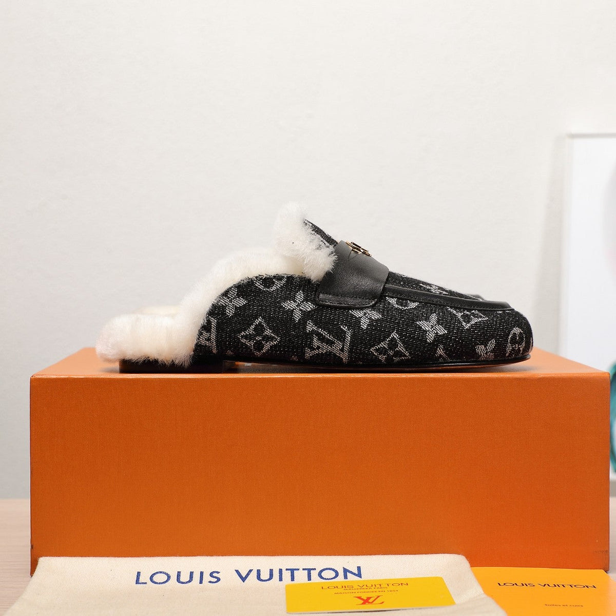 LV 25C Flat Mule Black Monogram Denim Fabric With white fleece 218299