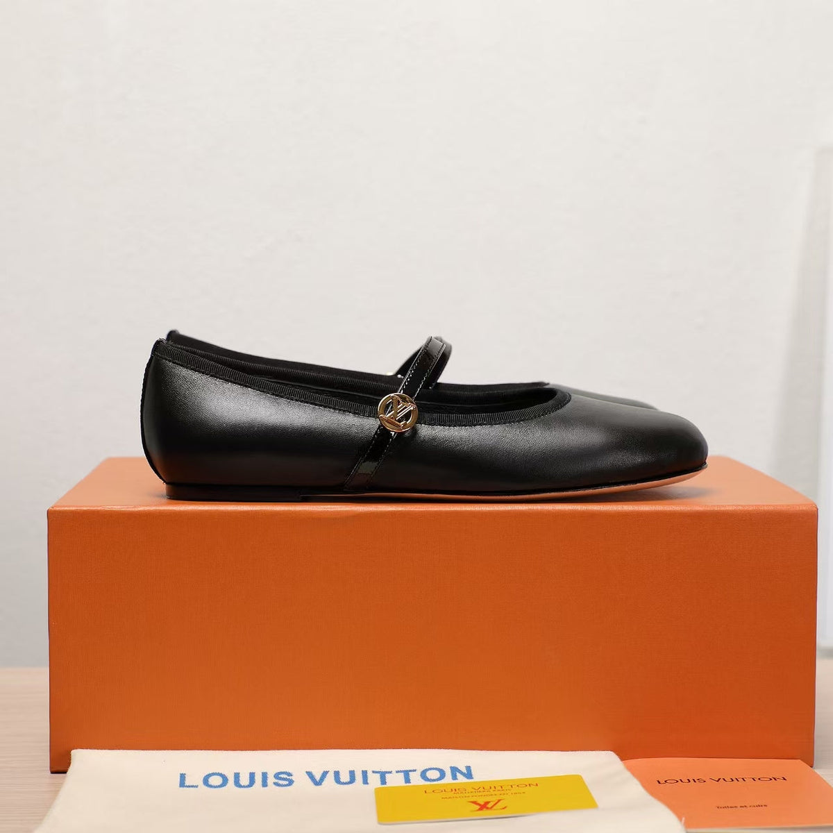 LV 25C Romy Flat Black Sheepskin 218304