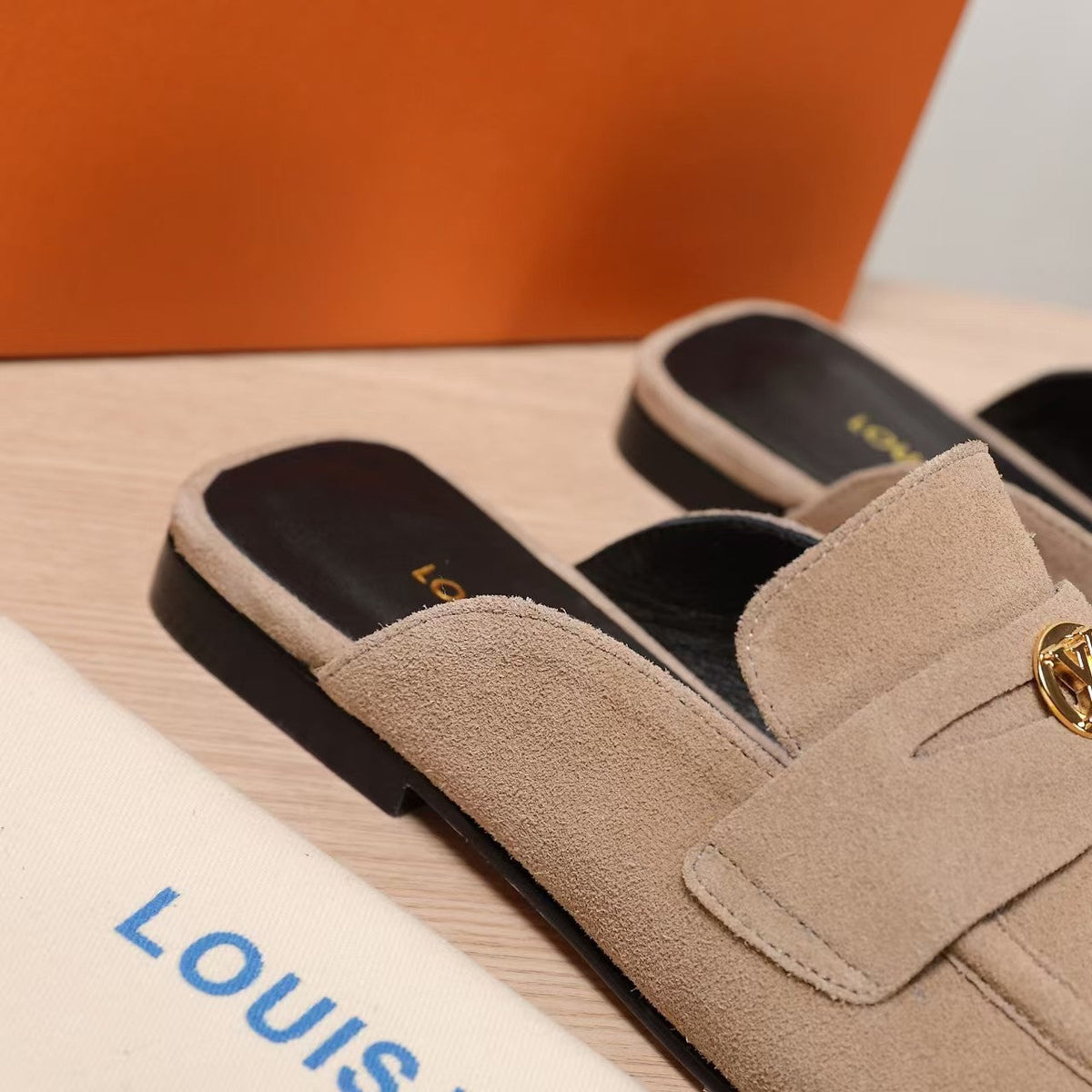 LV 25C Flat Mule Cream Suede 218312